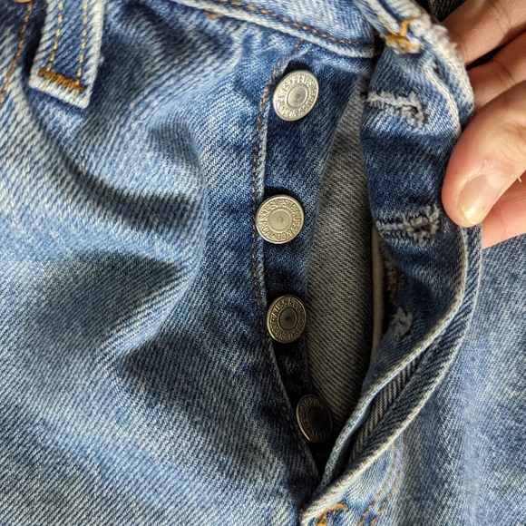 Distressed Levi Frayed Hem Jeans - Picture 5 of 8